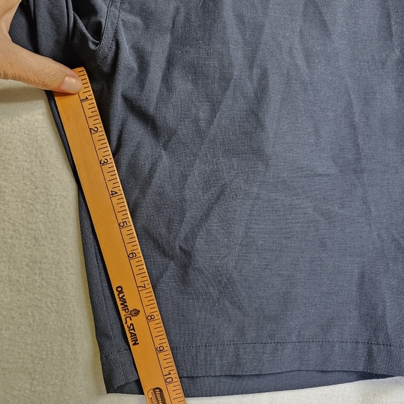 Travis Mathew Men's Blue Shorts Size 38 - Picture 2 of 6